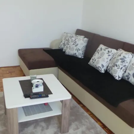 Two Bedroom Olympia Apartment *