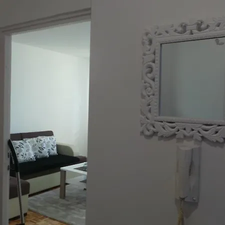 Two Bedroom Olympia Apartment *