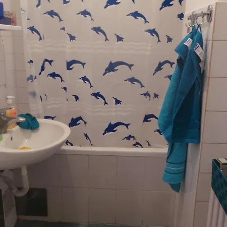 Two Bedroom Olympia Apartment *