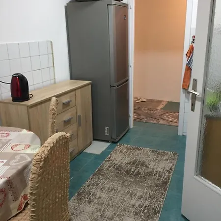 Two Bedroom Olympia Apartment *
